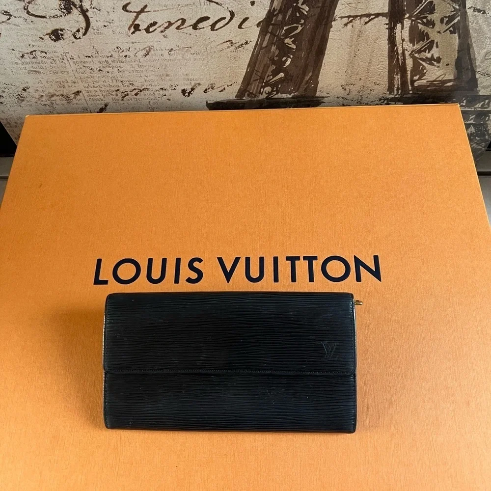 Authentic LV epic leather Sarah wallet